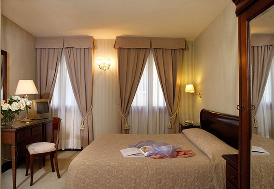 Bed and Breakfast Residenza Goldoni Венеция Экстерьер фото